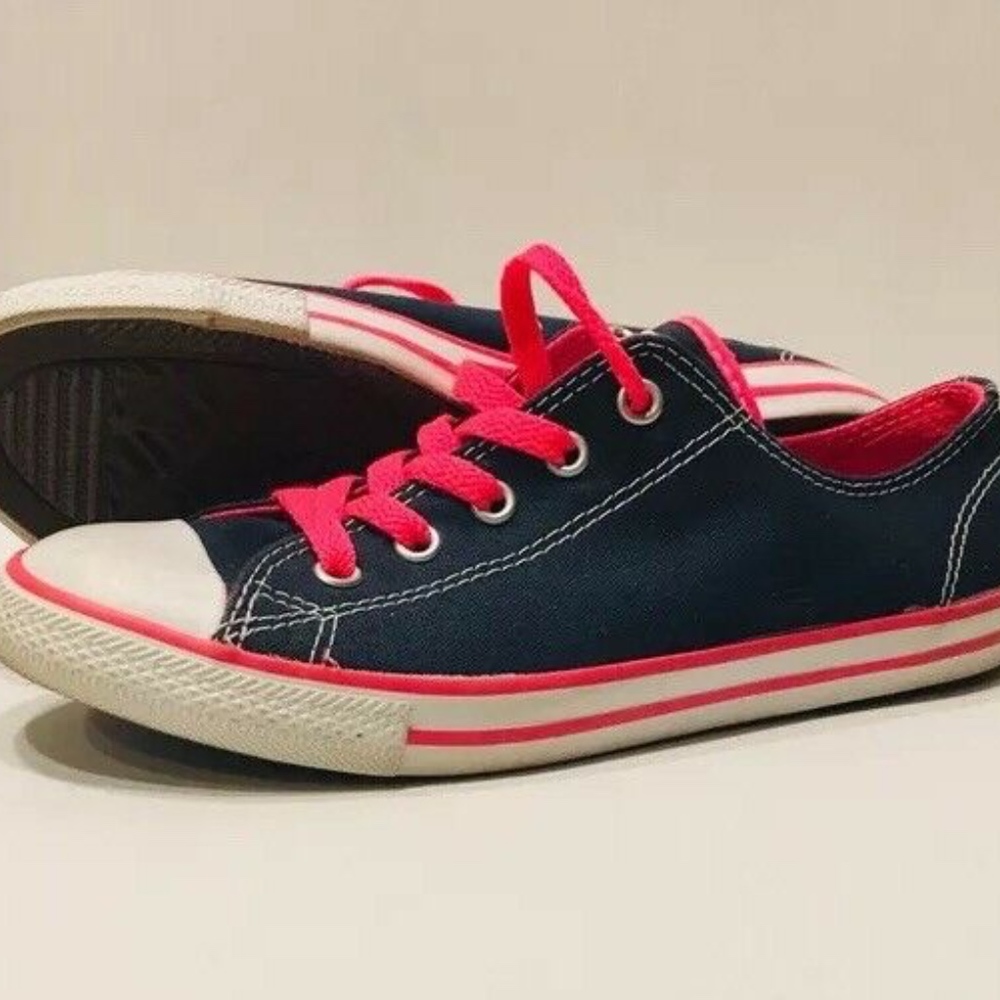 Converse All Star Chuck Taylor US 6 Junior Low Top